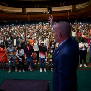 Rosales inició el sorteo de los primeros 9 mil 500 cupos para Becas Jesús Enrique Lossada