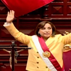 A Rey muerto, reina puesta: Dina Boluarte juró como nueva presidenta de Perú tras la destitución de Pedro Castillo