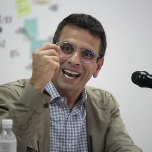 CAPRILES REACCIONA ante su permanente inhabilitación: advierte que eso conspira contra una elección legítima