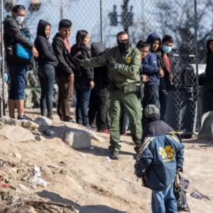 Malas noticias para migrantes en frontera de México: Corte Suprema prórroga temporalmente el Título 42
