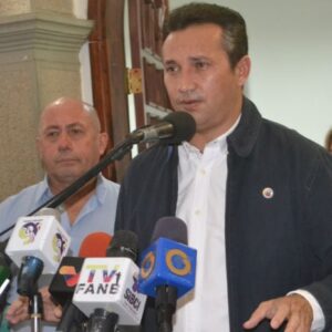 La miseria hecha autoridad: Gobernador de Guárico pagó 12,50 bolívares como «bono de Navidad» a trabajadores