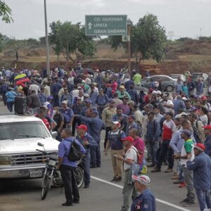 Salvajes represalias contra lo que comenzó como protesta laboral: sidoristas reportan 12 detenidos 