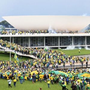 Brasil: Bolsonaristas invaden Congreso, Palacio Presidencial y sede de los tres Poderes, en Brasilia