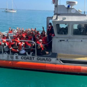Liberados cientos de detenidos por ola masiva migratoria en Florida