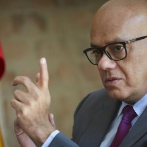 JORGE RODRÍGUEZ se le salió la clase: «ME TIENEN HARTO» y al mismo tiempo amenazó con suspender proceso de negociación en México