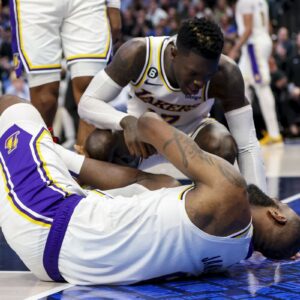 LESIÓN OBLIGA A LeBron James a salir del juego por varias semanas