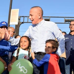 Manuel Rosales devuelve al Zulia la alegría y colorido del carnaval con multitudinario desfile