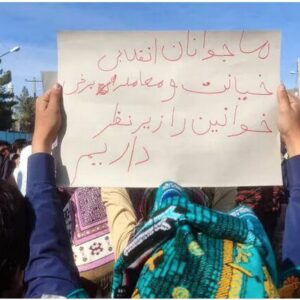 DE NUEVO PROTESTAN:  Las mujeres vuelven a tomar las calles de Irán al grito “Muerte al dictador Alí Khamenei”