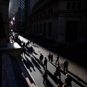 Los tres grandes riesgos para la economía y los mercados, según gestores de US$2 billones