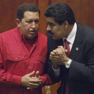Venezolanos extrañan a Chávez; dicen que Maduro debe mejorar