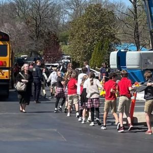 ¿Hasta cuando? Mujer armada, una ex alumna, mata a 3 niños, 3 empleados en la escuela de una iglesia de Nashville