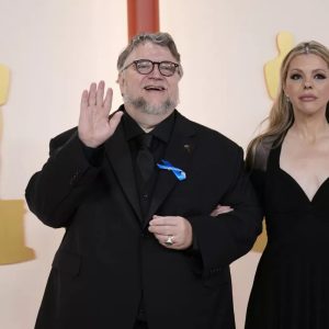 Entérese ¿Por qué algunos famosos llevaban listones azules en los Oscar?