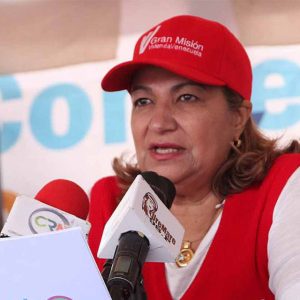 A PESAR DE LAS PROTESTAS: Ministra de Educación “No vamos a firmar el contrato”