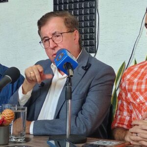 Durante visita en Valencia: Pérez Vivas plantea a la Comisión de Primarias adelantar debates entre candidatos opositores