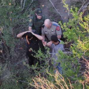 GRAN POLÉMICA genera ley en Texas contra inmigrantes indocumentados, advierten que crearía “escuadrones de la muerte”