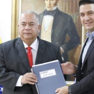 AUNQUE INTENTO BORRARLO EN GOOGLE: Elvis Amoroso también se retrató con uno de los socios principales de Tareck El Aissami Vean Opinen