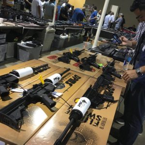 ASOMBROSO, en medio de tiroteos: Senado de Florida aprueba ley que permitirá portar armas ocultas sin licencia