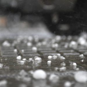 Extraña e inusual tormenta de granizo sorprende a residentes de Miramar