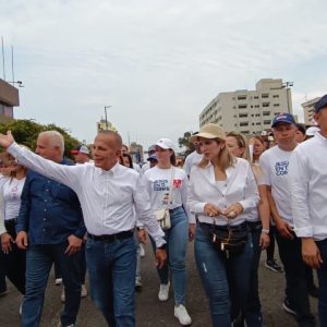 Rosales en Caminata de Jesús de la Misericordia: «Encomiendo al Zulia y a Venezuela para lograr el camino de la paz y prosperidad»