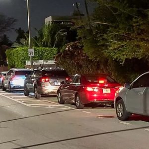 EN FLORIDA EEUU: Siguen las filas por falta de gasolina en Miami-Dade