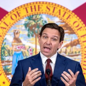 OTRO PAQUETE DE LEYES: DeSantis prohíbe los programas de diversidad para las escuelas y universidades en Florida
