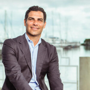 Sobre su aspiración presidencial e inmigración irregular habla el alcalde de Miami Florida EEUU