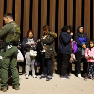 ATENCIÓN MIGRANTES: Todo el que ingrese por frontera con México NO TENDRÁ DERECHO AL ASILO