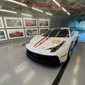 EN PLENA CRISIS: Ferrari ruge de vuelta a Venezuela a pesar de la pobreza y la hiperinflación