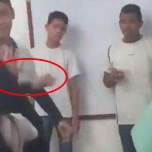 Alumno ataca con objeto puntiagudo a compañera, por bullyng, durante la exposición de un trabajo. (+Video)