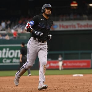 #GrandesLigas Arraez batea de 5-5 con jonrón y retoma sueño de superar histórico récord de Ted Williams