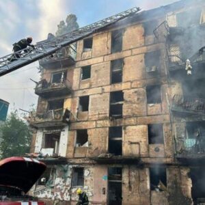 Nuevo ataque ruso contra una ciudad del centro de #Ucrania deja 10 muertos y varias personas atrapadas #13Jun