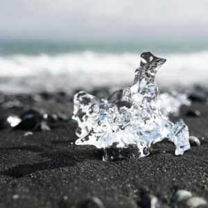 En una playa de arenas negras Por José Gabriel Carrasco