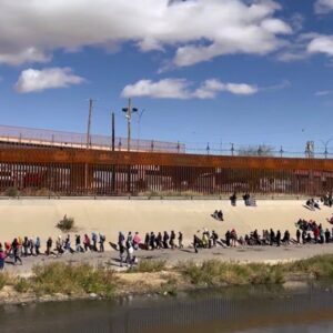 #INMIGRACION La mayoría de estadounidenses rechaza permitir a indocumentados asentarse en Estados Unidos