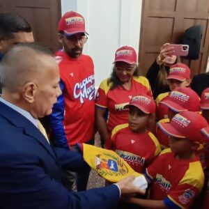 Gobernador Rosales abanderó delegaciones de pequeñas ligas para eventos internacionales de 2023