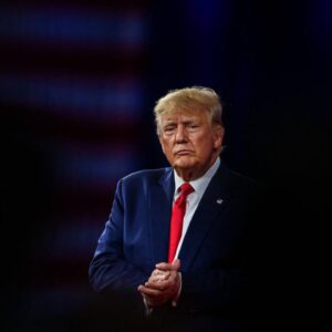 Trump prohibirá entrada de comunistas y socialistas a EEUU