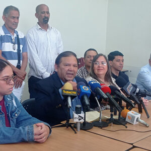 Andrés Velásquez oficializa su candidatura para las primarias