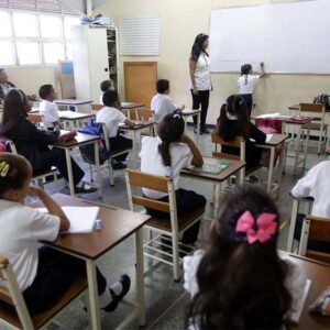 #UltimaHora Sector educativo podría actualizar su currículum y extenderse a 12 años en el 2025