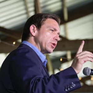 #Nazismo DeSantis vs Disney: ¿Qué hay detrás de la protesta nazi en el parque temático de Florida?