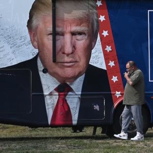 GUERRA DE CAMPAÑA: El equipo DeSantis comienza a señalar la ‘estafa’ de Trump en 2020