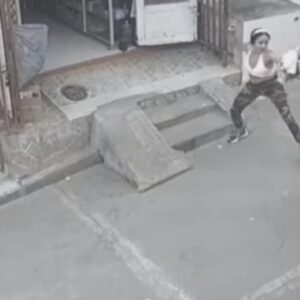 #IMPACTANTE DOS MUJERES SE ENFRENTAN A CUCHILLO Vídeo no apto para personas sensibles