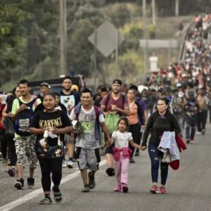 #ULTIMAHORA Caravana de migrantes avanza en México hacia EEUU La mayoría son venezolanos