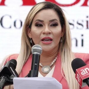 #ULTIMAHORA Arrestan a excandidata a la Comisión de Miami-Dade