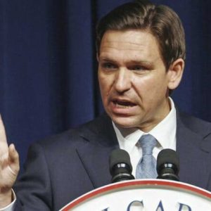 DeSantis: La frontera estatal no protegerá a los delincuentes ilegales; envía a un agente «Chuck Norris» para atrapar a un camionero fugitivo