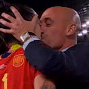 EL BESO DE LA MUERTE: Jenni Hermoso pide medidas contra Rubiales para que sus actos «no queden impunes» porque son «inaceptables»