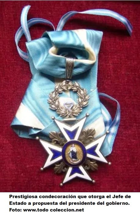 La más alta distinción honorífica entre las Órdenes civiles españolas: La Gran Cruz de la Real y Distinguida Orden Española de CARLOS III