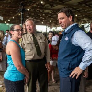 #CAMPAÑAPRESIDENCIAL Los estadounidenses incómodos se ven a sí mismos en Ron DeSantis