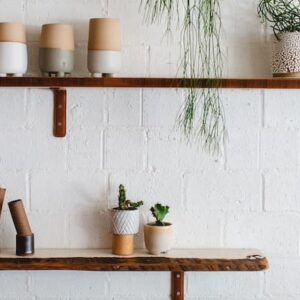 Estantes y repisas: consejos para decorar tu casa