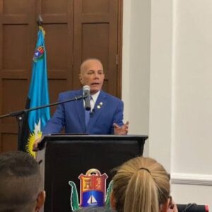 ROSALES RESPONDE: ¿Quién no quiere ser presidente? Pero yo dije «¿14 candidatos?» Si lo que planteamos nosotros es la unidad, ¿me voy a lanzar yo también a enredarme en eso?