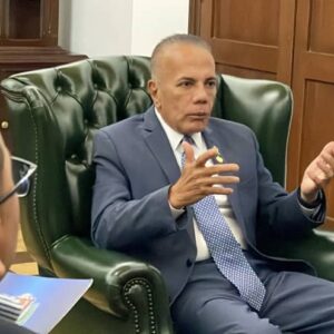 Rosales recibe comisión delegada del CLEZ para informar la clausura del primer período de sesiones ordinarias