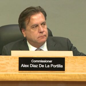 #URGENTE: Comisionado de Miami Alex Díaz de la Portilla fue suspendido por  el Goberndor DeSantis